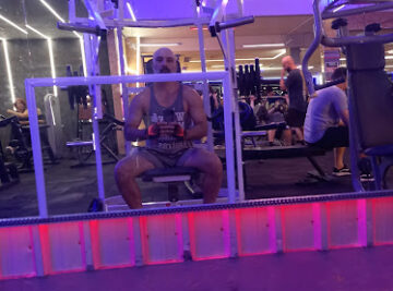 Não emissão de Notas Fiscais, cobranças indevidas, falta de contrato assinado e recusa de cancelamento de plano pela Target Fit Club