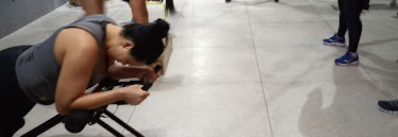 Academia Stúdio mulher treinamento funcional